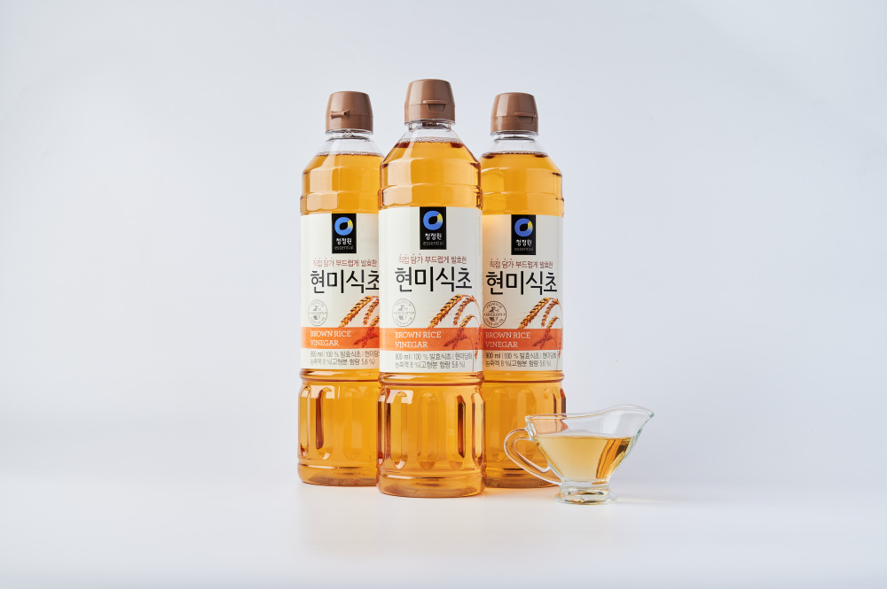 Уксус из коричневого риса Daesang 900 мл.