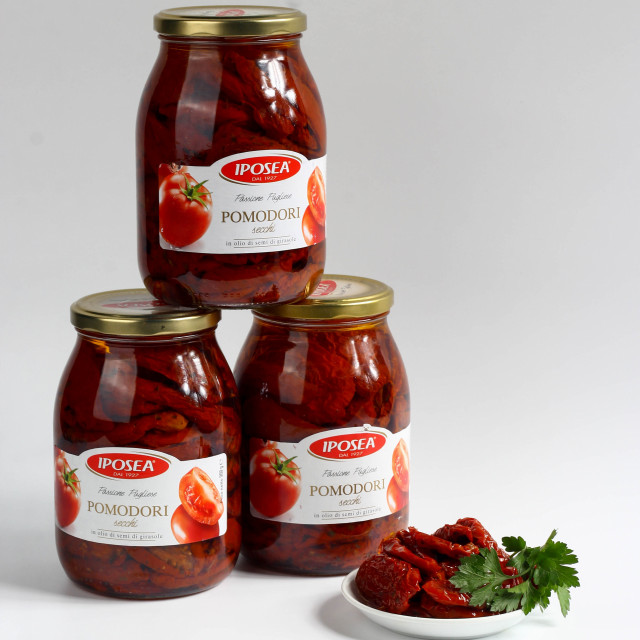 Томаты сушеные в масле IPOSEA  900 г.