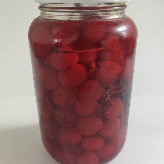 Фото Вишня коктейльная красная с веточкой Делькофф 680гр/1,085кг/720мл кор.12шт