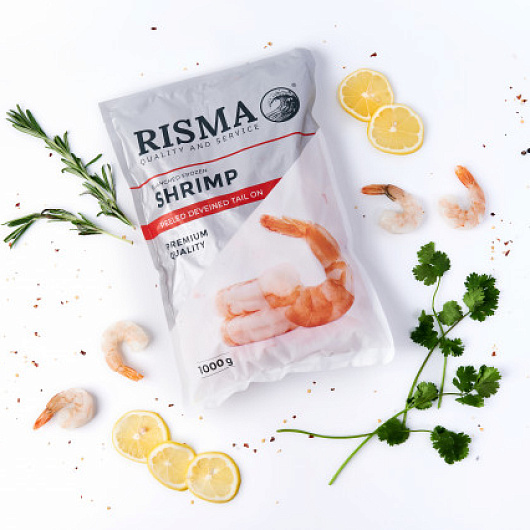 Фото Креветки бланшированные мороженые, очищенные с хвостиком 26/30 ТМ RISMA 1 кг.